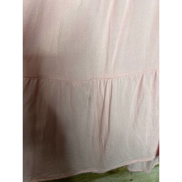 TORRID SIZE 2 (2X) RAYON SLUB TIERED BUTTON FRONT TOP PINK CUTE CASUAL GIRLIE - Picture 9 of 10
